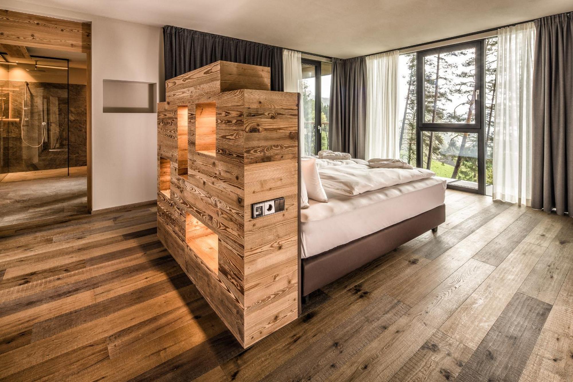 Deluxe Suite Spa Bath
