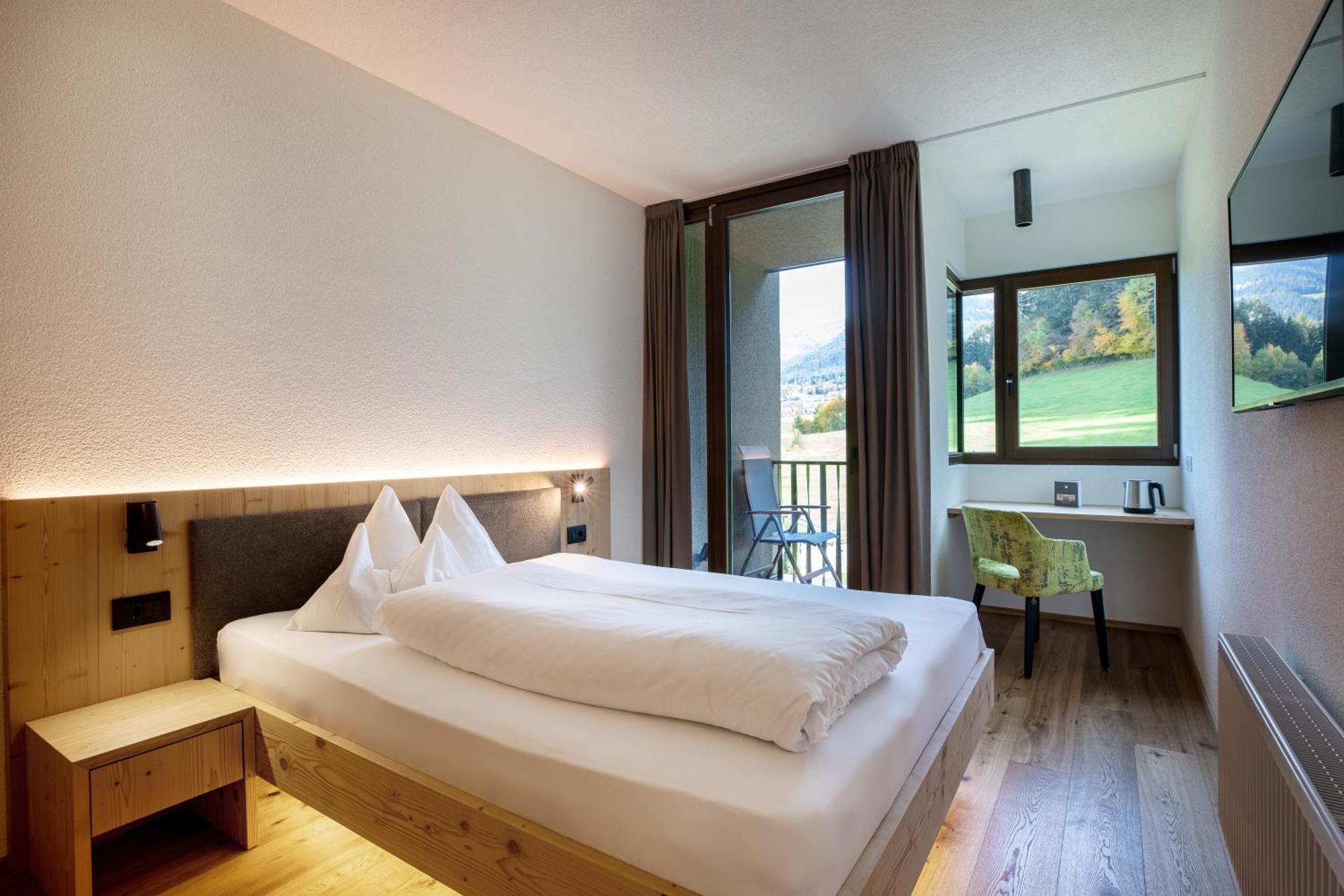 Single Room with Balcony,1030831516:JPEG